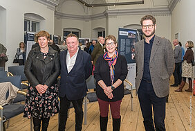 Personen, die an der Ausstellung beteiligt waren: Carola Rudnick, Simon Jarrett, Helen Atherton, Florian Schwanninger